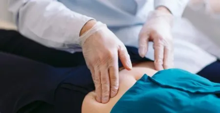 Mahabir Doctor's Hub-Doctor Examine Patient